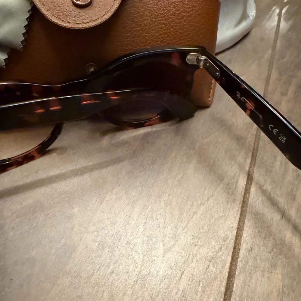 Ray-Ban Classic Tortoise Sunglasses - Picture 4 of 11